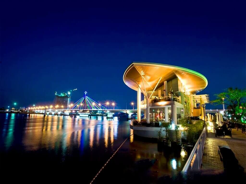 quan ca phe xem phao hoa da Nang