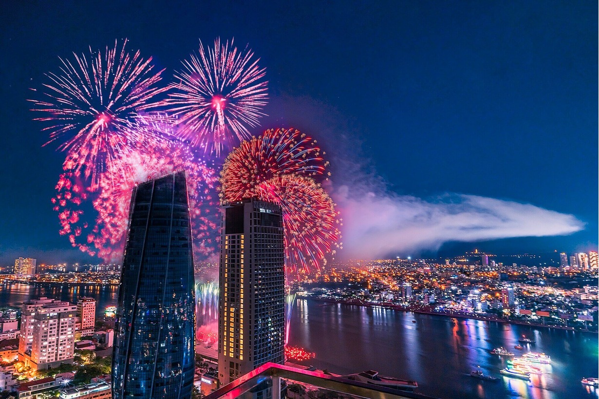 quan ca phe xem phao hoa da Nang