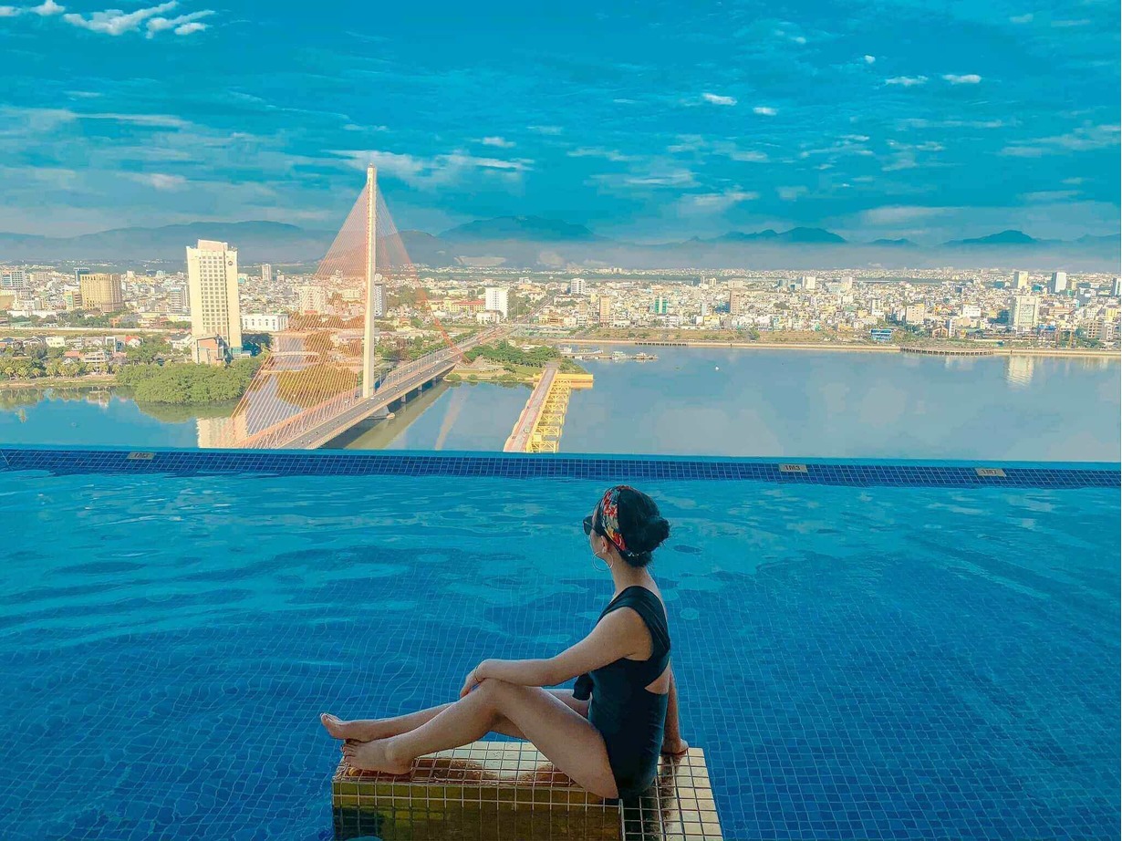 khach san co be boi vo cuc o da nang