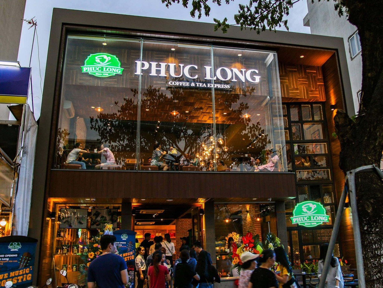 cafe ngam cau Rong phun lua