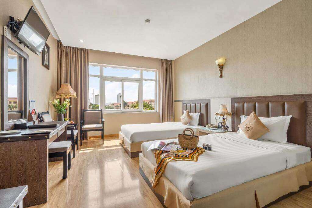 khach san 4 sao gan san bay da nang