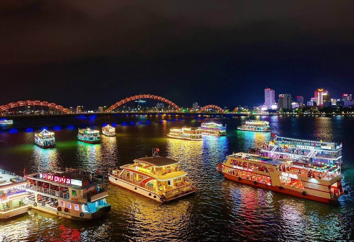 review du thuyen tren song han da nang