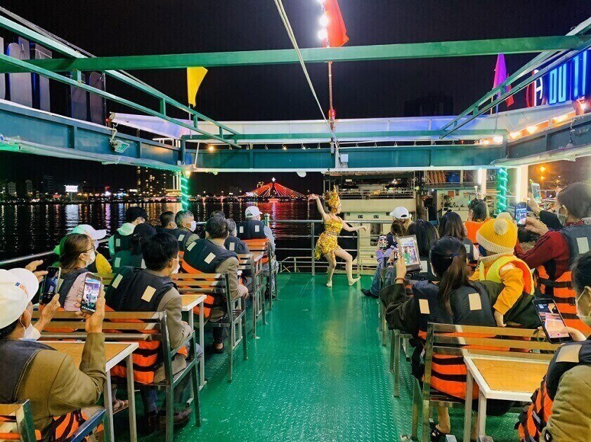 review du thuyen tren song han da nang