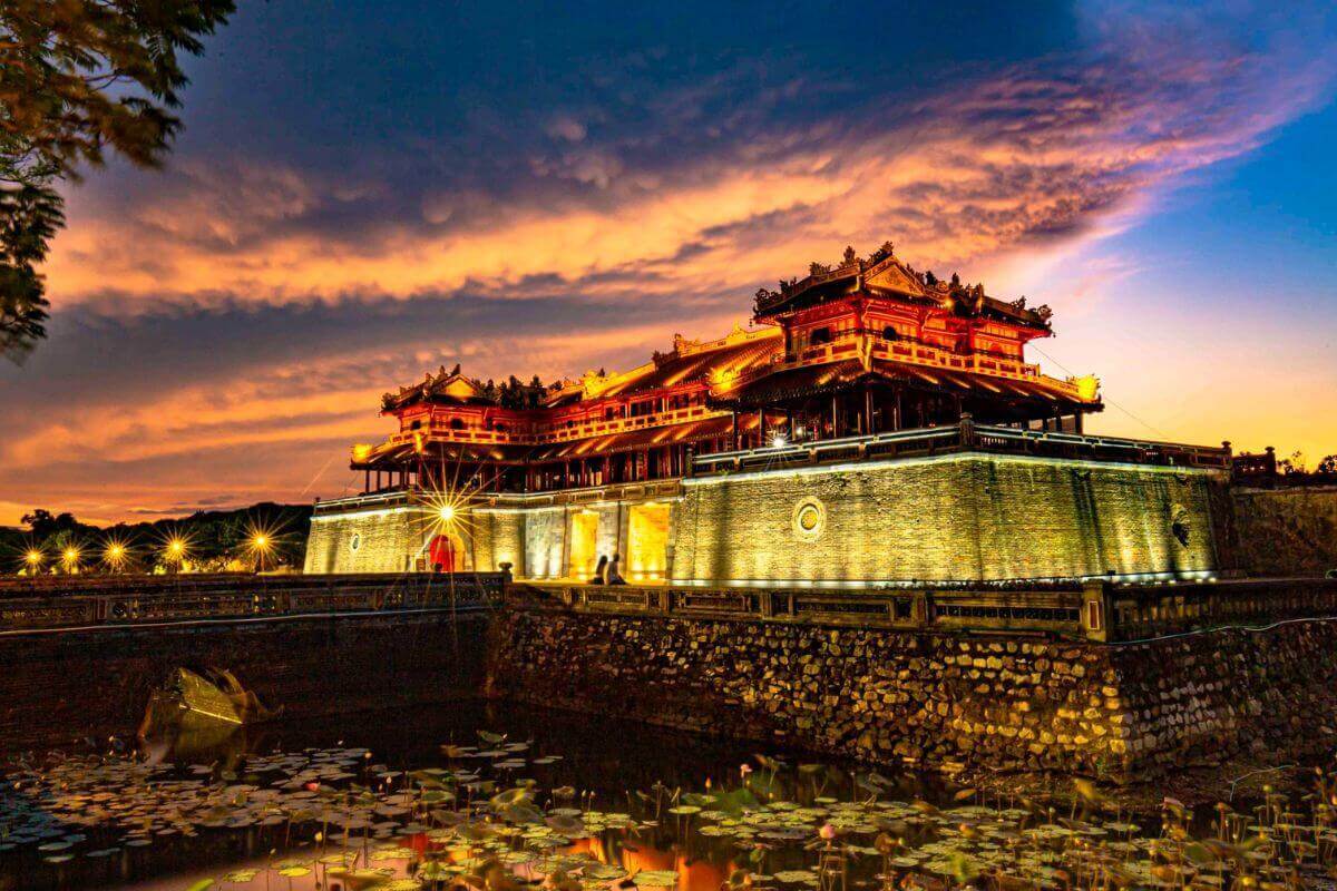 hue co gi choi ve dem